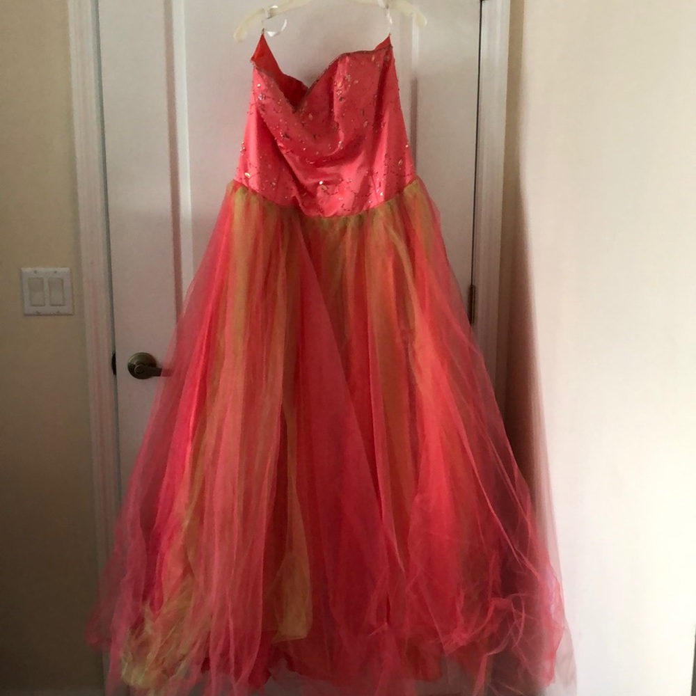 Morgan & Co Coral Strapless Prom Dress